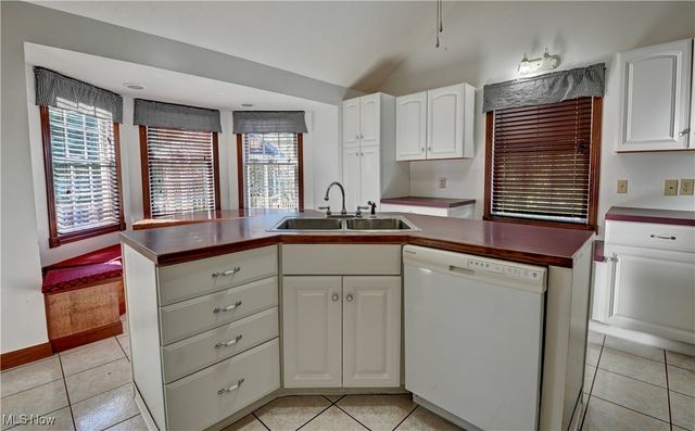 577 May Valley Road SW, New Philadelphia, OH 44663