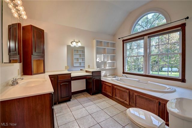 577 May Valley Road SW, New Philadelphia, OH 44663