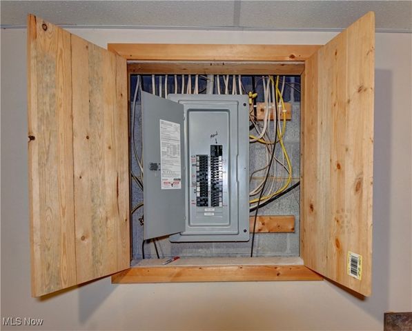 577 May Valley Road SW, New Philadelphia, OH 44663