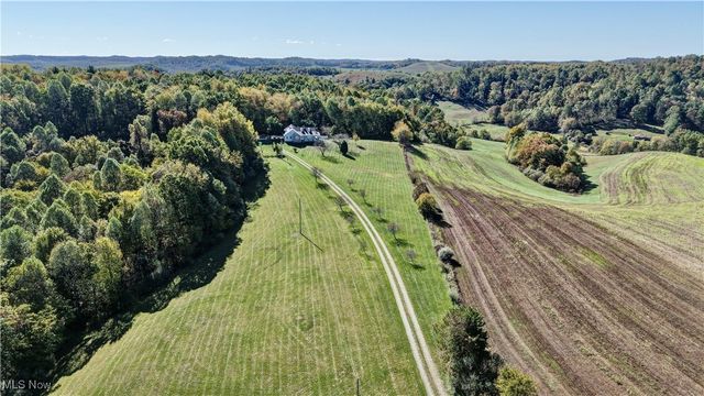 577 May Valley Road SW, New Philadelphia, OH 44663