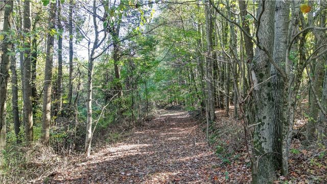 577 May Valley Road SW, New Philadelphia, OH 44663