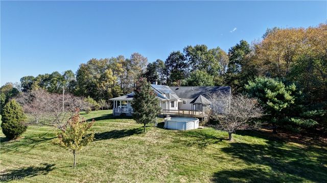 577 May Valley Road SW, New Philadelphia, OH 44663