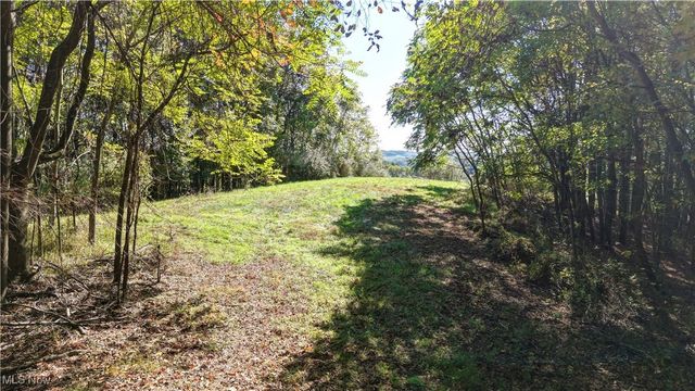 577 May Valley Road SW, New Philadelphia, OH 44663