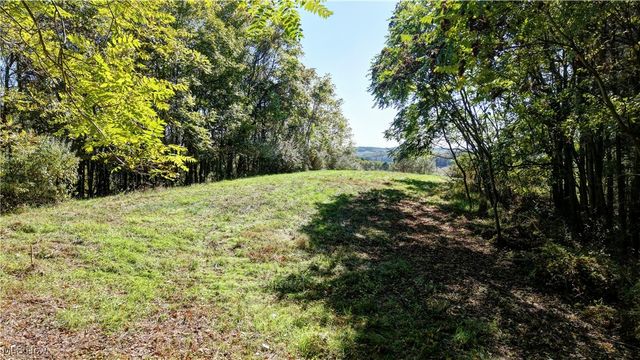 577 May Valley Road SW, New Philadelphia, OH 44663