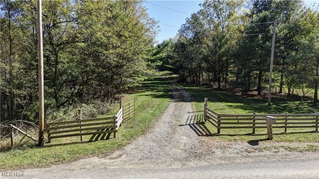 577 May Valley Road SW, New Philadelphia, OH 44663