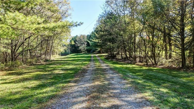 577 May Valley Road SW, New Philadelphia, OH 44663