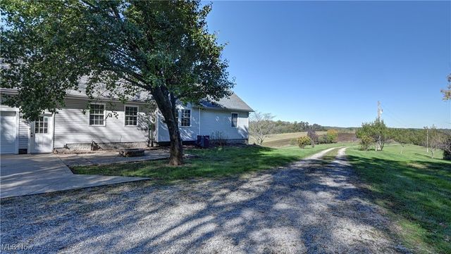 577 May Valley Road SW, New Philadelphia, OH 44663