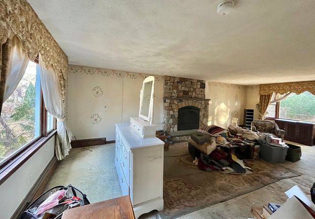 2 Lauren Rd, Plymouth, MA 02360