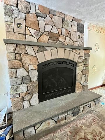 2 Lauren Rd, Plymouth, MA 02360