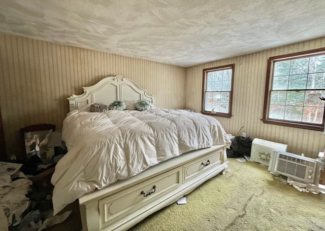 2 Lauren Rd, Plymouth, MA 02360