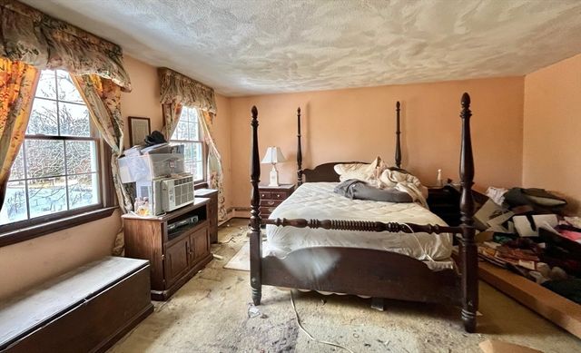 2 Lauren Rd, Plymouth, MA 02360