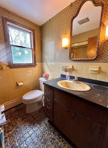 2 Lauren Rd, Plymouth, MA 02360