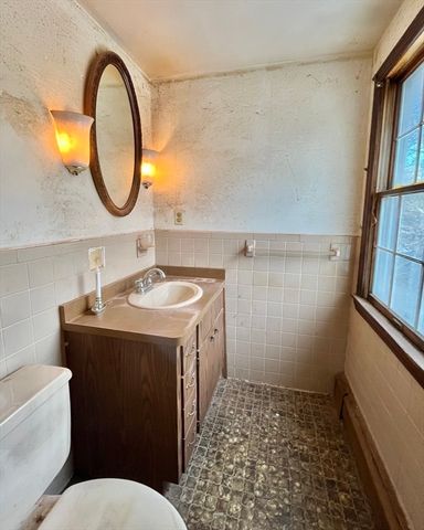 2 Lauren Rd, Plymouth, MA 02360