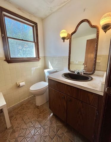 2 Lauren Rd, Plymouth, MA 02360