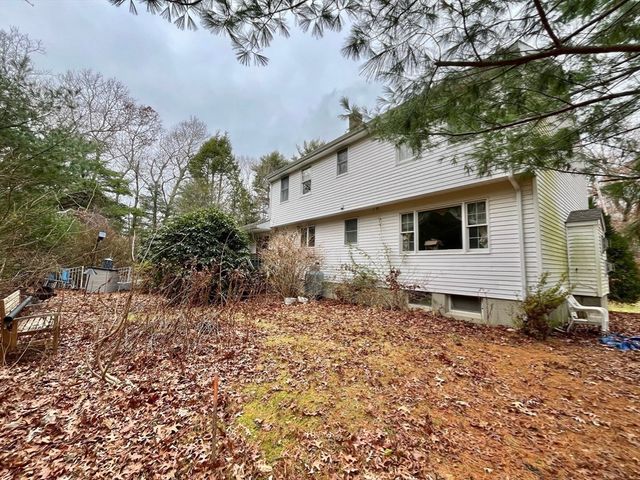 2 Lauren Rd, Plymouth, MA 02360