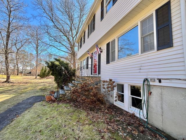 2 Lauren Rd, Plymouth, MA 02360