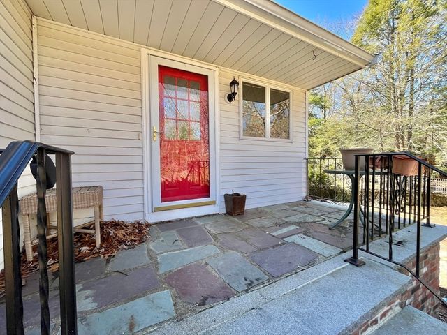 2 Lauren Rd, Plymouth, MA 02360