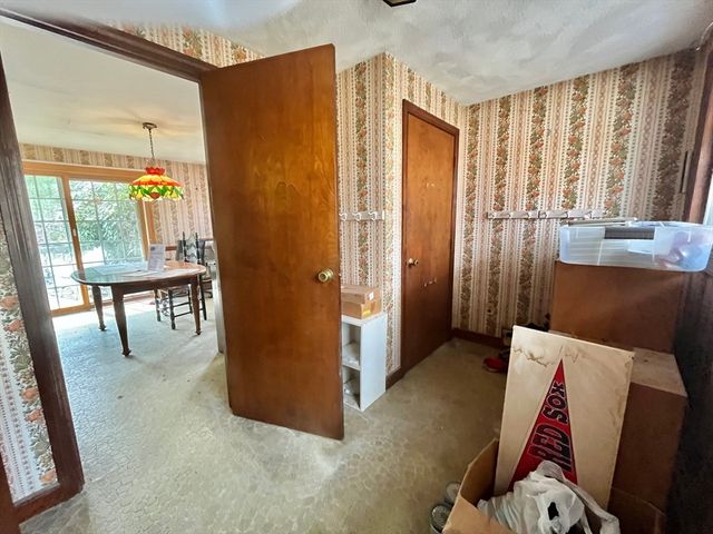 2 Lauren Rd, Plymouth, MA 02360