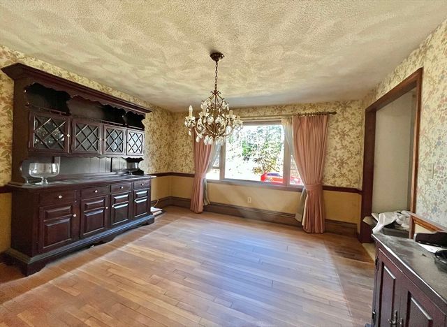 2 Lauren Rd, Plymouth, MA 02360