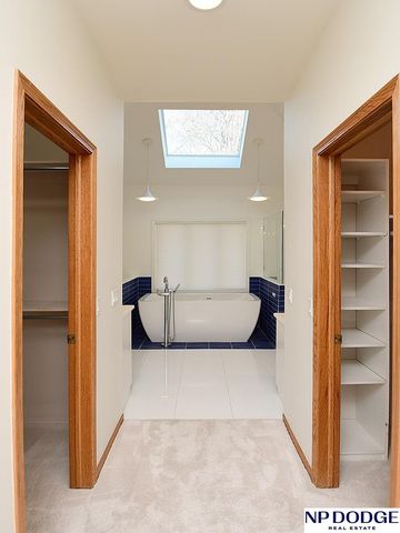 11342 Pine Street, Omaha, NE 68144