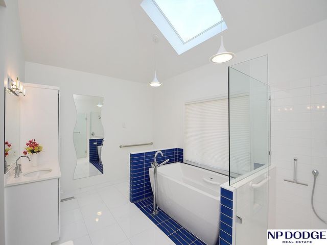 11342 Pine Street, Omaha, NE 68144