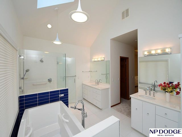 11342 Pine Street, Omaha, NE 68144