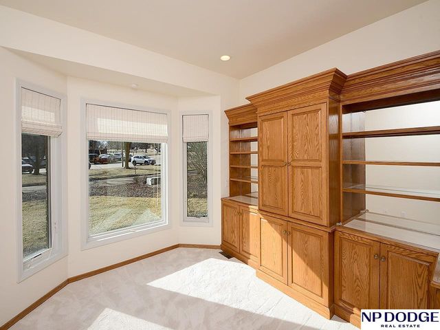 11342 Pine Street, Omaha, NE 68144