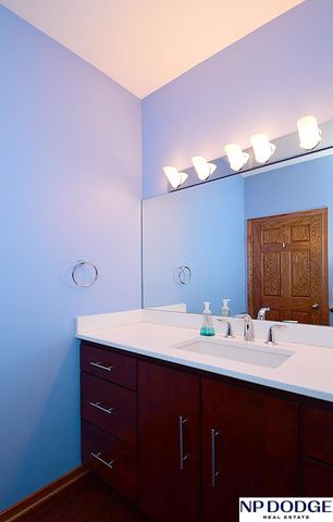 11342 Pine Street, Omaha, NE 68144