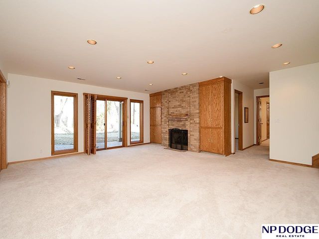 11342 Pine Street, Omaha, NE 68144