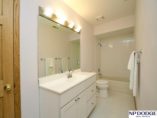 11342 Pine Street, Omaha, NE 68144