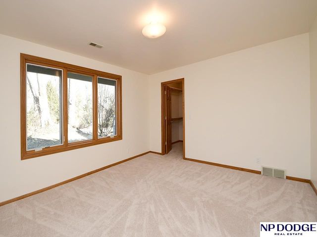 11342 Pine Street, Omaha, NE 68144