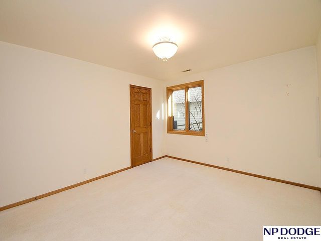 11342 Pine Street, Omaha, NE 68144