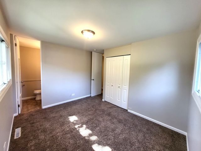 18455 W Meadow Lane, Gurnee, IL 60031