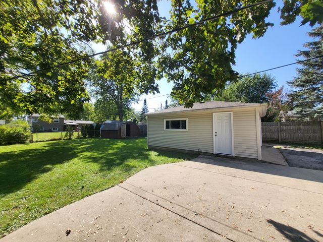 18455 W Meadow Lane, Gurnee, IL 60031