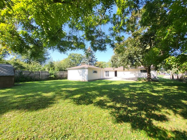 18455 W Meadow Lane, Gurnee, IL 60031