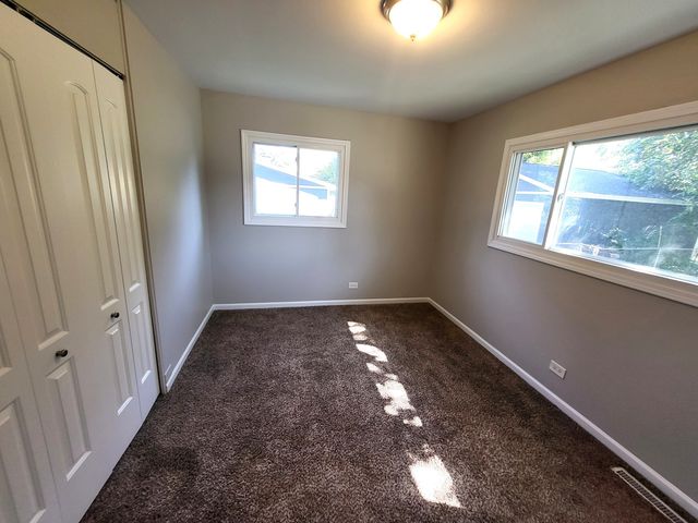 18455 W Meadow Lane, Gurnee, IL 60031