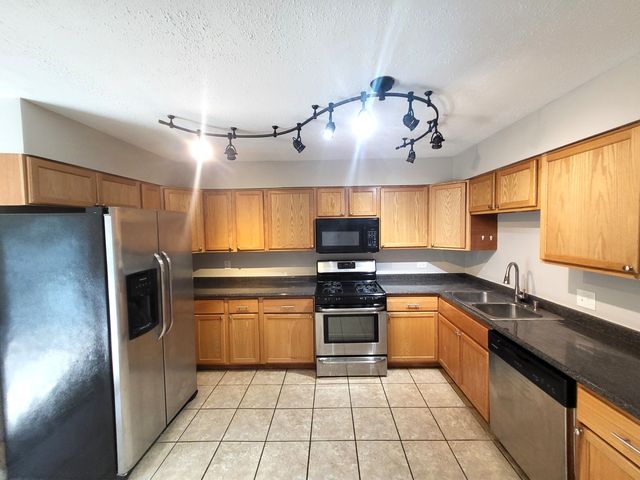 18455 W Meadow Lane, Gurnee, IL 60031