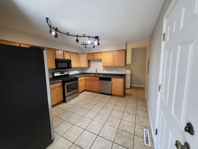 18455 W Meadow Lane, Gurnee, IL 60031