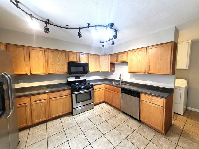 18455 W Meadow Lane, Gurnee, IL 60031