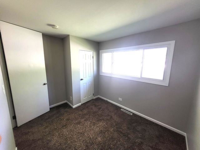 18455 W Meadow Lane, Gurnee, IL 60031
