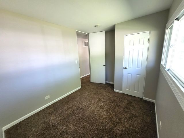18455 W Meadow Lane, Gurnee, IL 60031