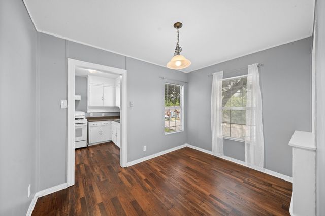 3324 W Clarendon Drive, Dallas, TX 75211