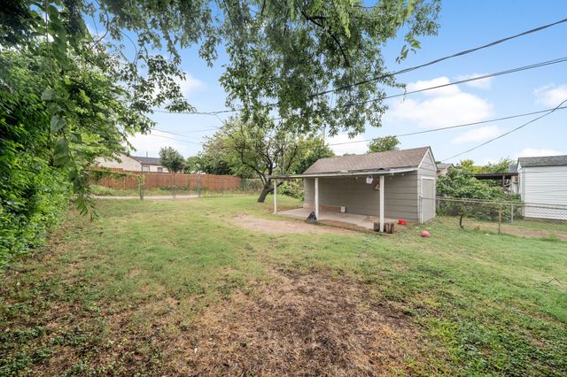 3324 W Clarendon Drive, Dallas, TX 75211