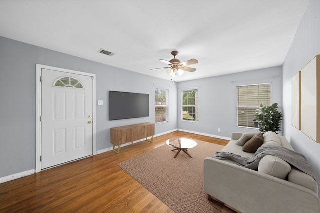 3324 W Clarendon Drive, Dallas, TX 75211