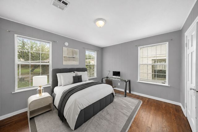 3324 W Clarendon Drive, Dallas, TX 75211