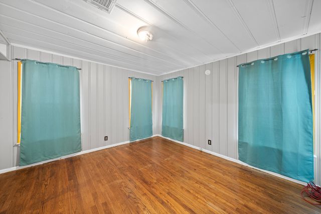 3324 W Clarendon Drive, Dallas, TX 75211