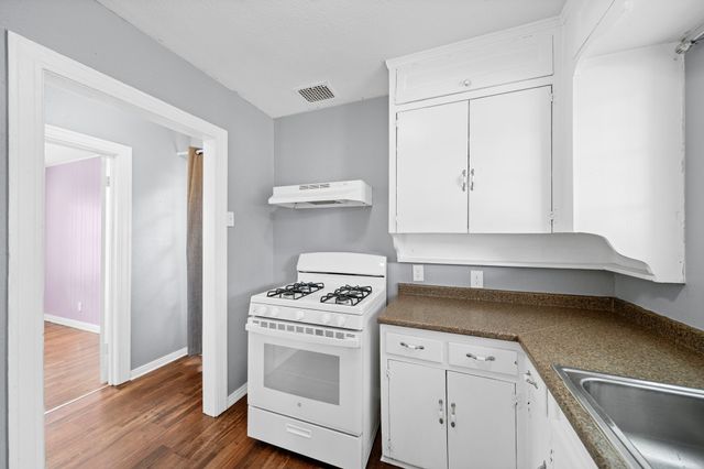3324 W Clarendon Drive, Dallas, TX 75211
