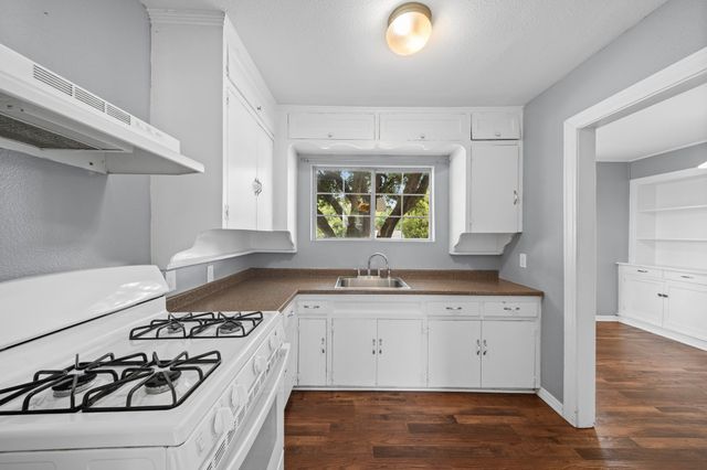 3324 W Clarendon Drive, Dallas, TX 75211