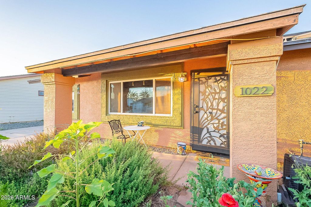 1022 W Apollo Avenue, Tempe, AZ 85283