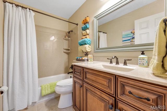 10 Lake Port Court, St Peters, MO 63376